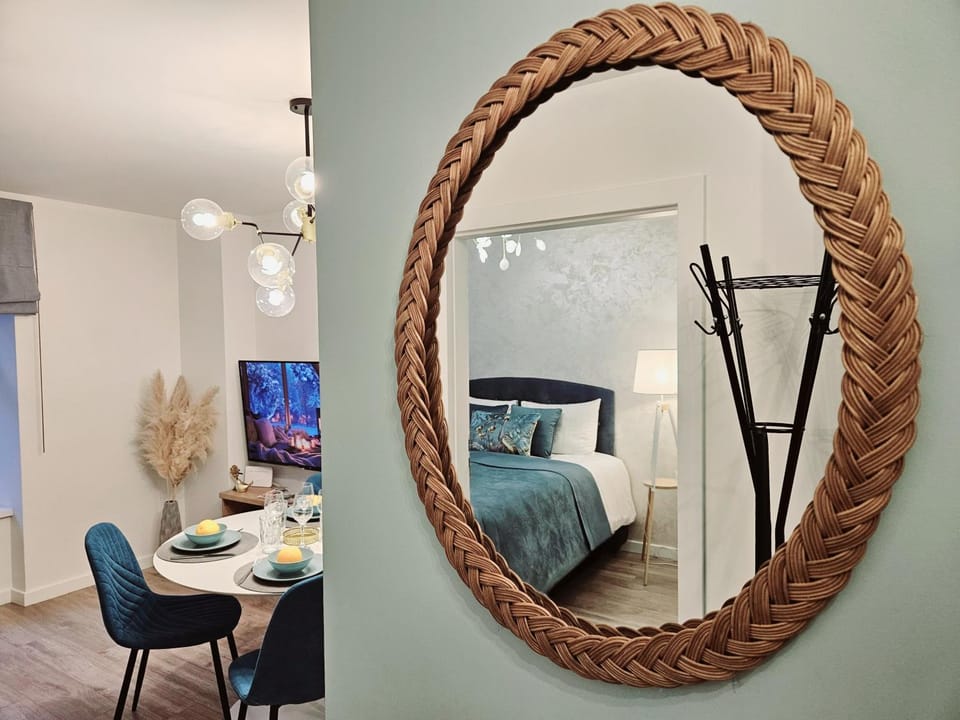 TV and multimedia, Photo of the whole room, Decorative detail, Bedroom