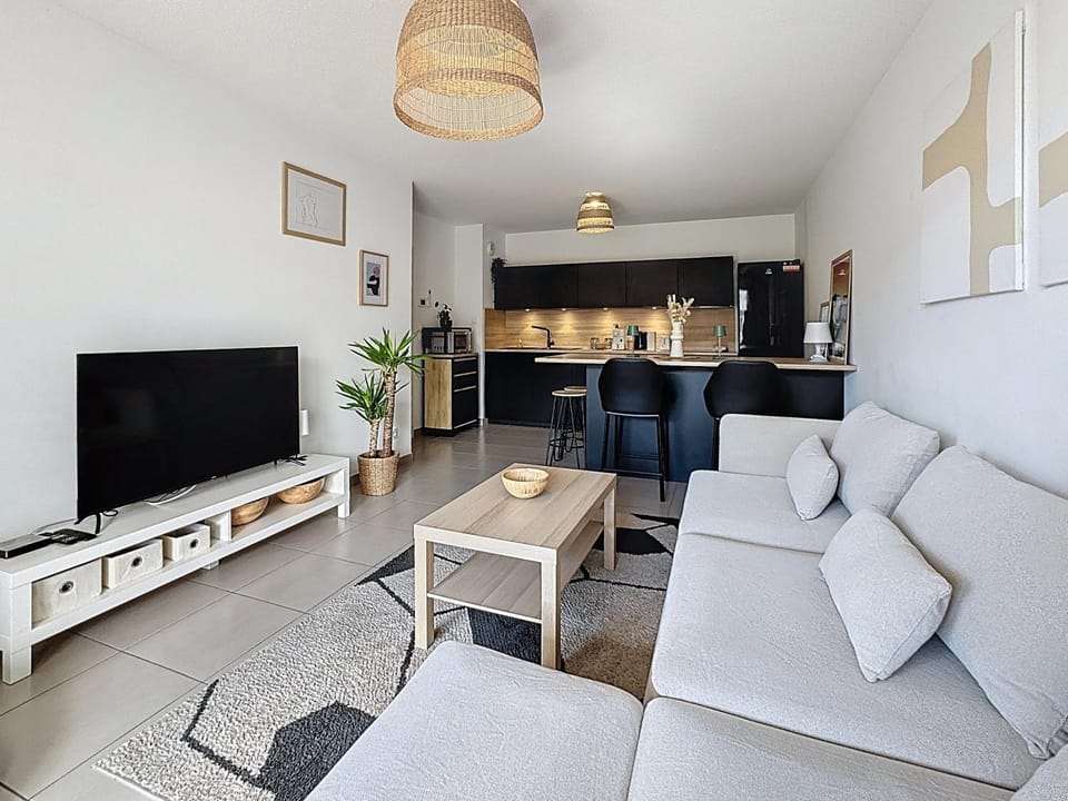 Superbe Appart 2ch, clim, terrasse, pkg, wifi, tv Apartment in Lattes