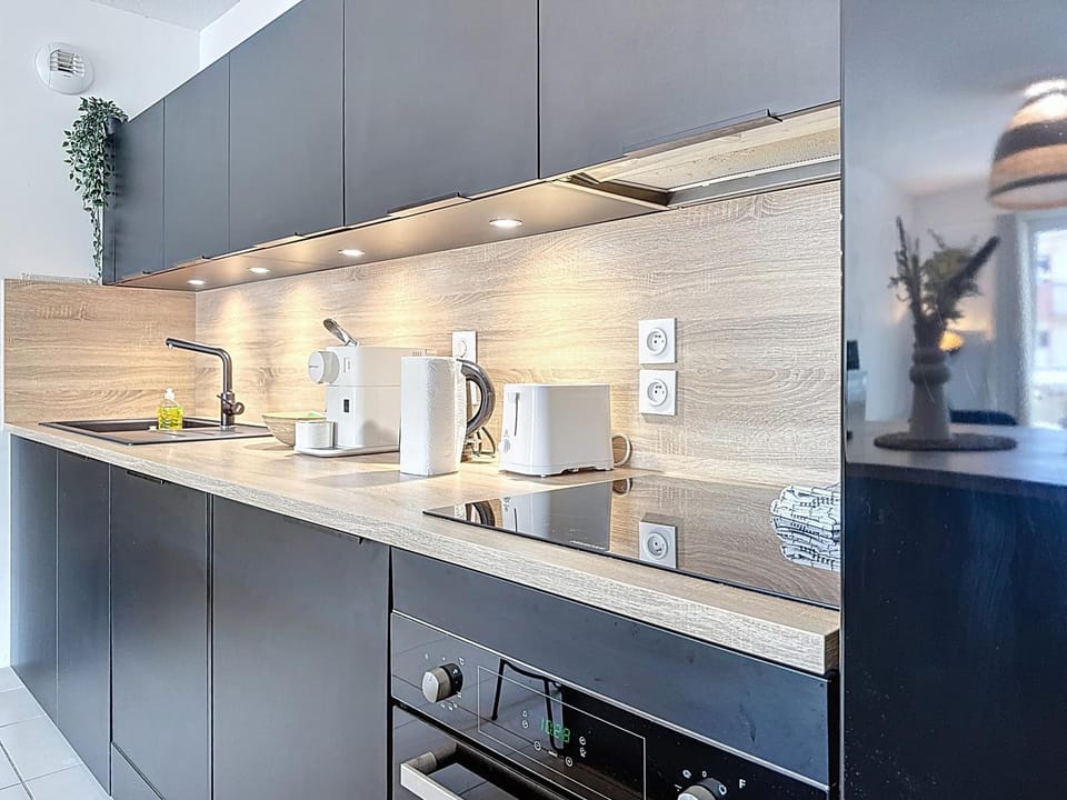 Superbe Appart 2ch, clim, terrasse, pkg, wifi, tv Apartment in Lattes