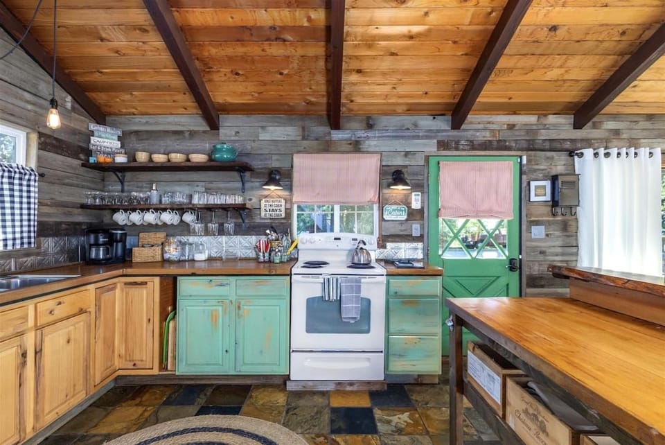 Cabin at the Forest Edge | Hot tub, pet friendly Cabin in Washington