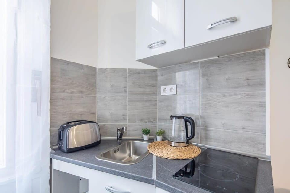 Extrem Central NEW Studio Apartment in Budapest