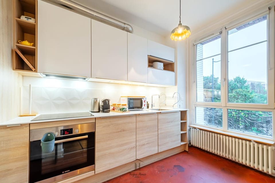 Coffee/tea facilities, dishwasher, microwave, oven, stove, toaster, kitchen