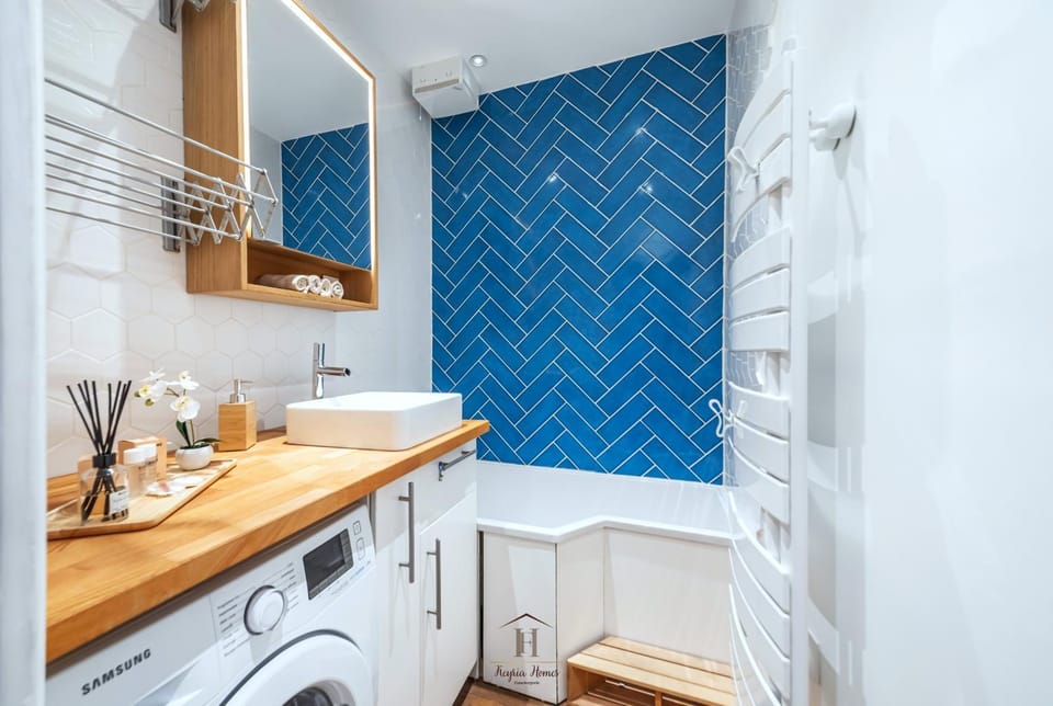 Bathroom, Bath, hair dryier, towels, washing machine