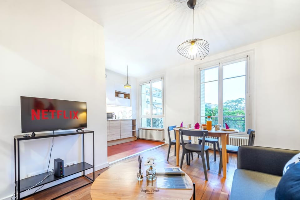 TV and multimedia, Seating area, Dining area, internet, kitchen
