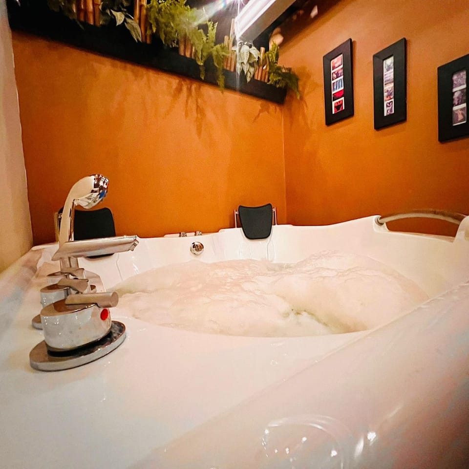 Hot Tub, Hot Tub