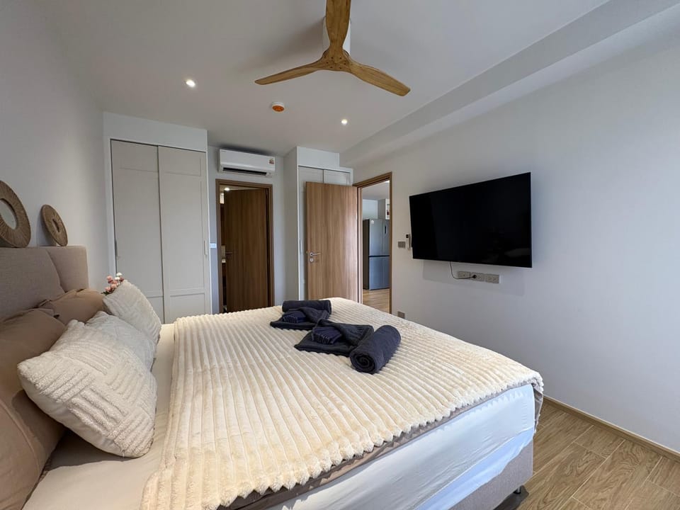 Laguna BeachSide 200m to beach BangTao Apartment in Choeng Thale