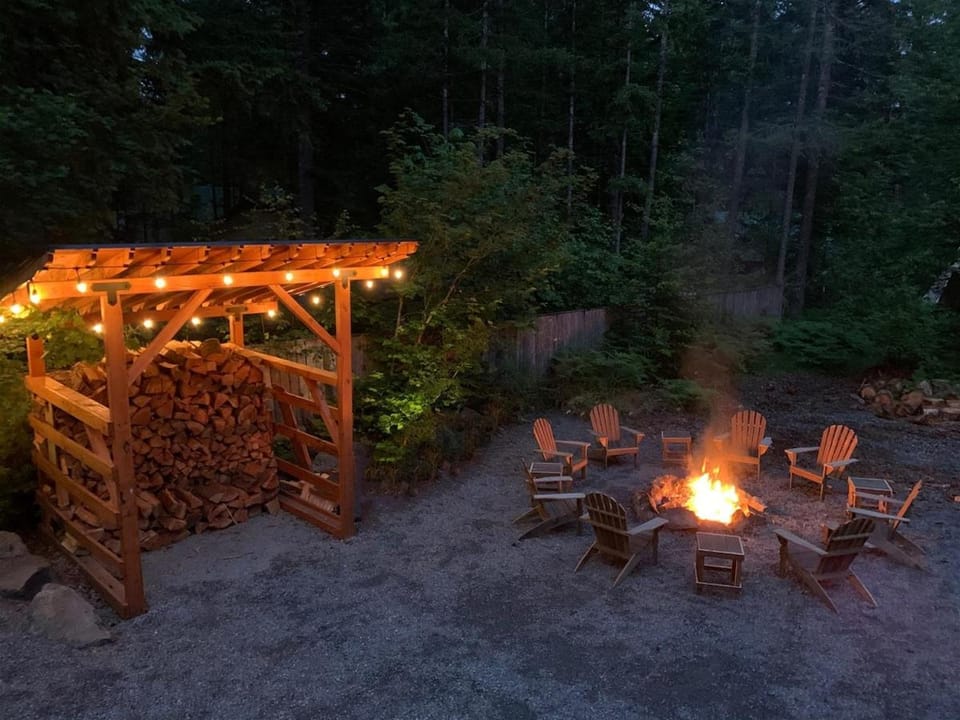 Aspen Cabin | Log Home | Hot Tub, Wood stove Cabin in Washington