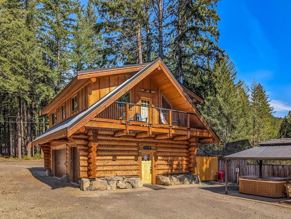 Aspen Cabin | Log Home | Hot Tub, Wood stove Cabin in Washington