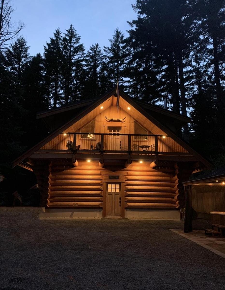 Aspen Cabin | Log Home | Hot Tub, Wood stove Cabin in Washington