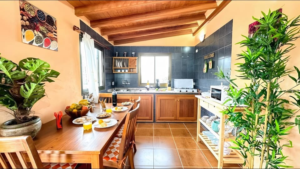 Property building, Kitchen or kitchenette, Living room