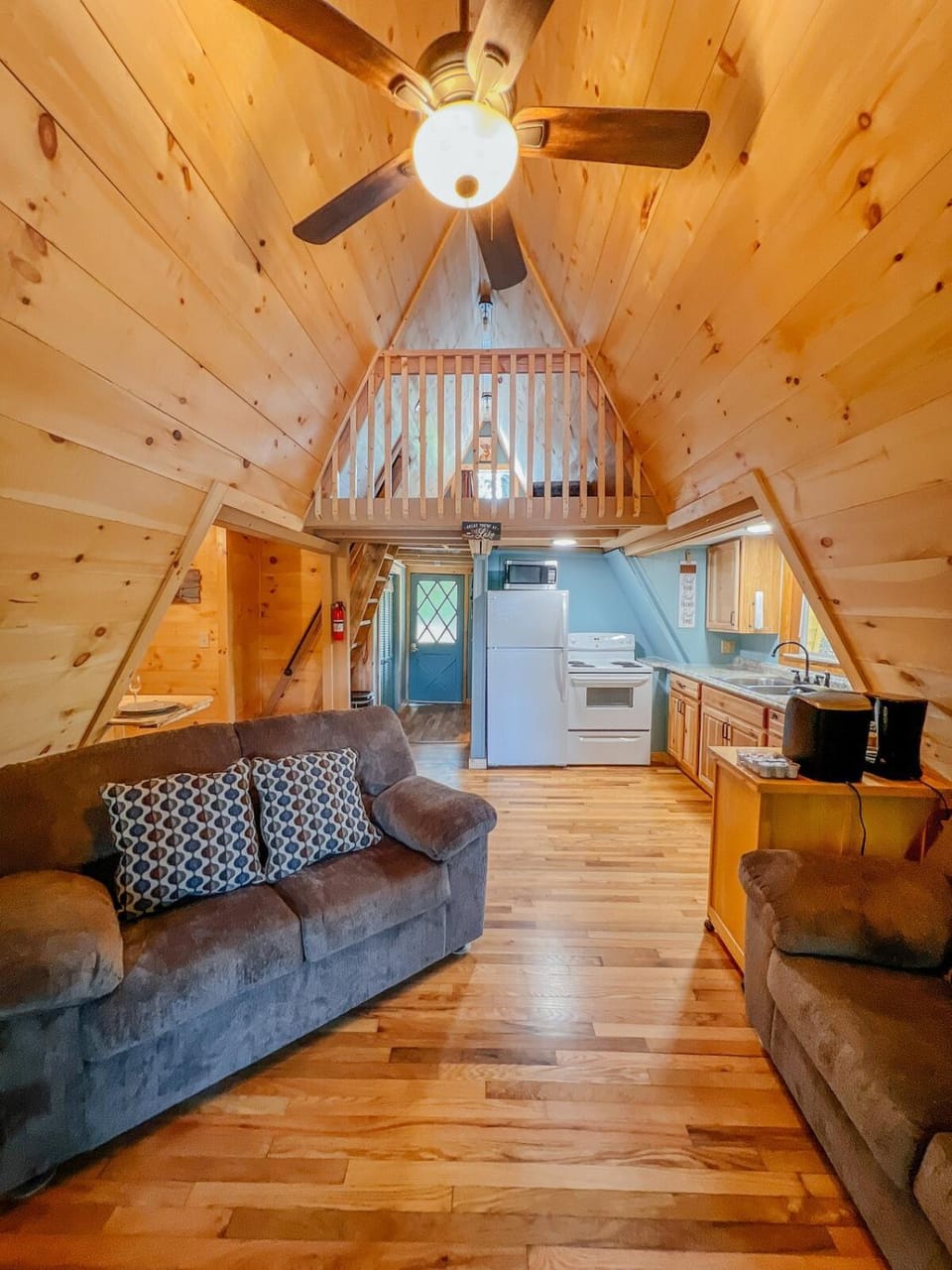 Lake Life, Hocking Hills, Hot Tub, Fireplace, Pond House in Perry Township