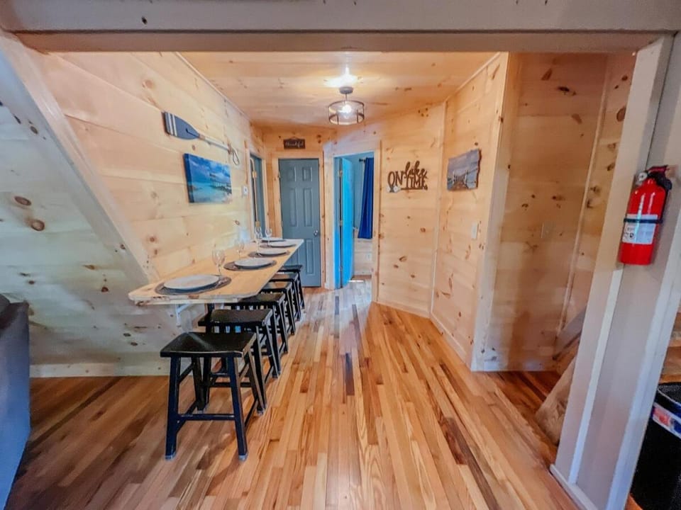 Lake Life, Hocking Hills, Hot Tub, Fireplace, Pond House in Perry Township