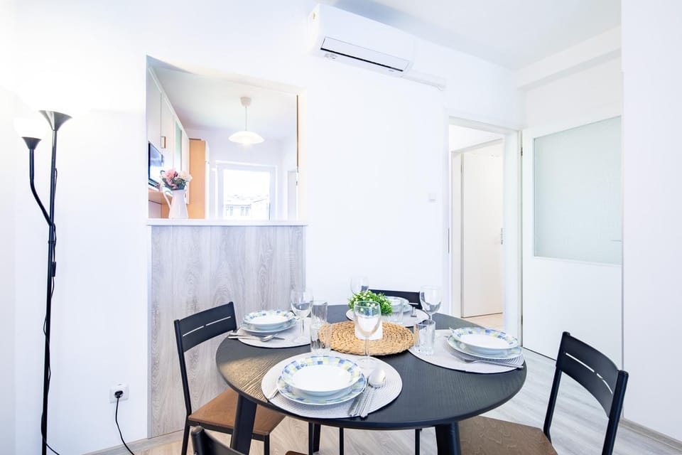 Ultra Central - Free Parking - Sunny Apartment in Budapest