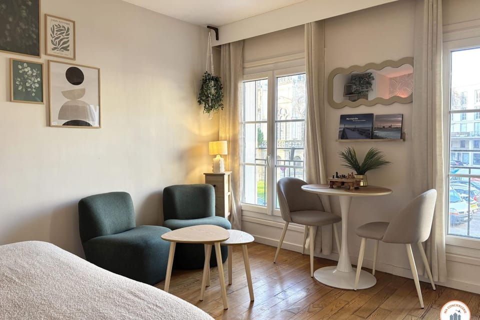 Living room, Dining area