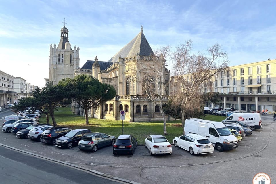 Landmark view, Location