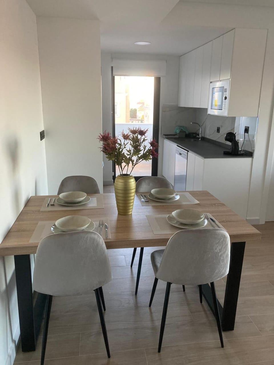 Kitchen or kitchenette, Dining area, stove