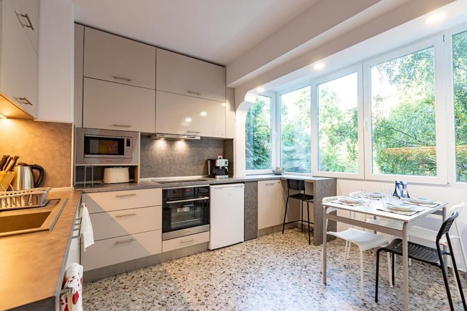 Kitchen or kitchenette, Dining area, dishwasher, oven, stove, toaster