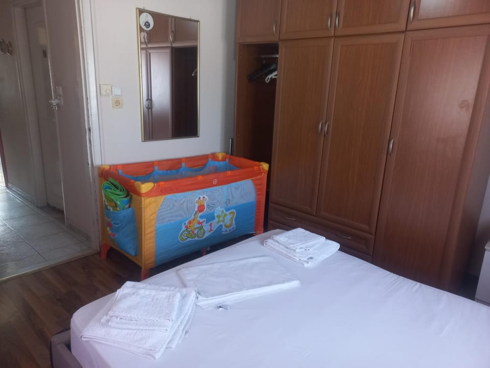 Bed, Photo of the whole room, Bedroom, towels, wardrobe