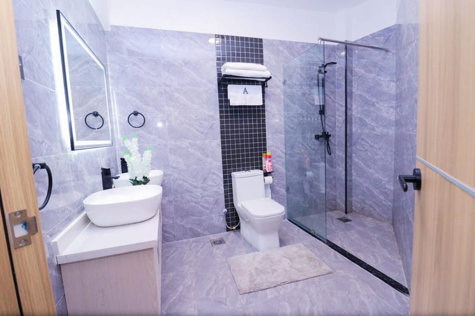 executive vibrant view three bedroom apartment with swimming pool,mordern equipped gym free parking space and, child play area and comforting rooftop with city views Apartment in Nairobi