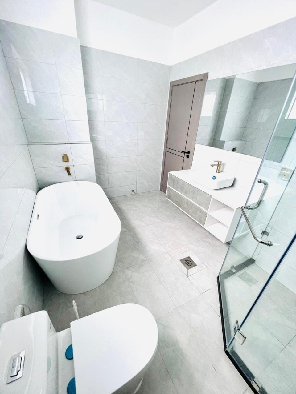 executive vibrant view three bedroom apartment with swimming pool,mordern equipped gym free parking space and, child play area and comforting rooftop with city views Apartment in Nairobi