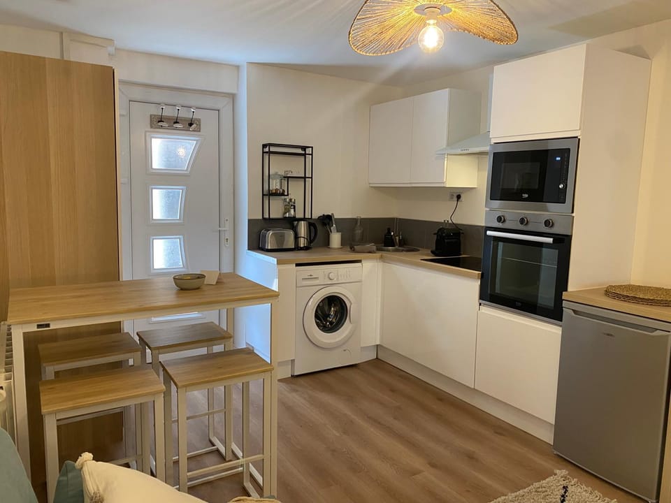 Dining area, kitchen