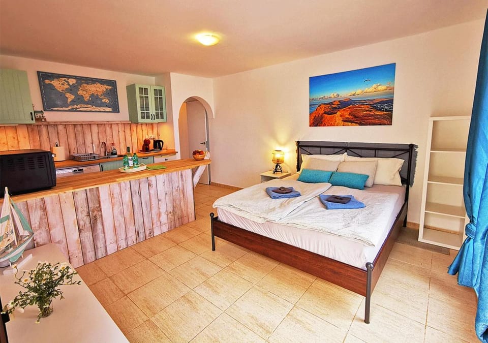 Bed, Living room, kitchen, kitchen