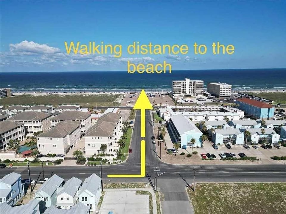 Latitude Adjustment Walk to Beach Newly Built House in North Padre Island