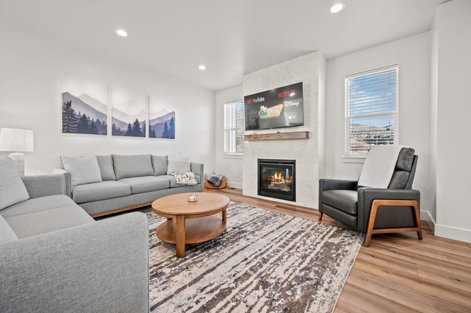 TV and multimedia, Living room, fireplace