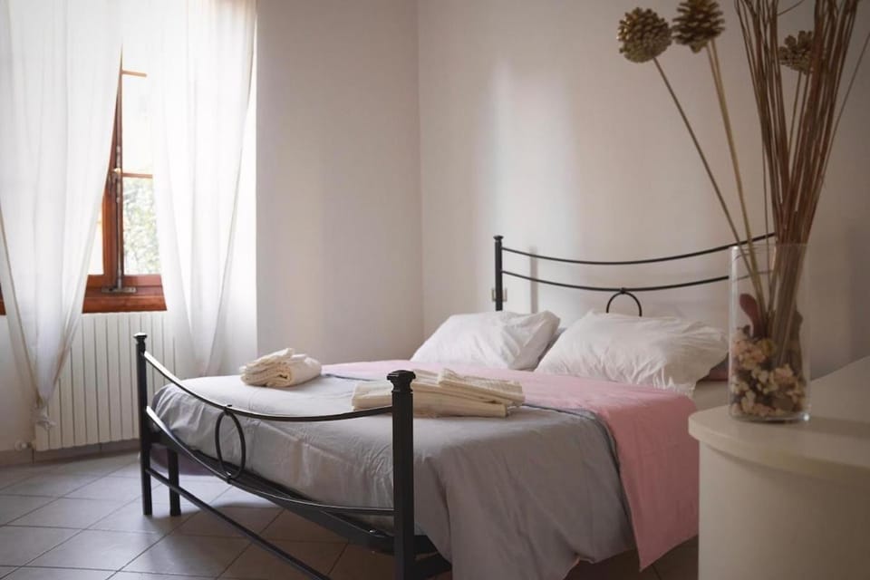 Bedroom, towels