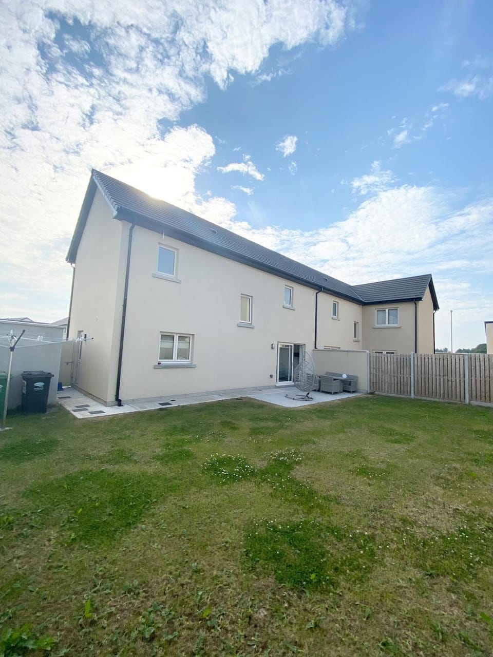 Luxury 3 bedroom home Newbridge - 25 minute Direct train to Dublin City Villa in Ireland