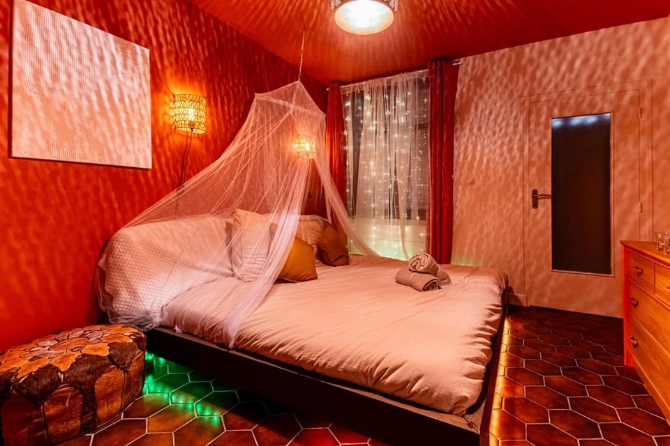 Bed, Photo of the whole room