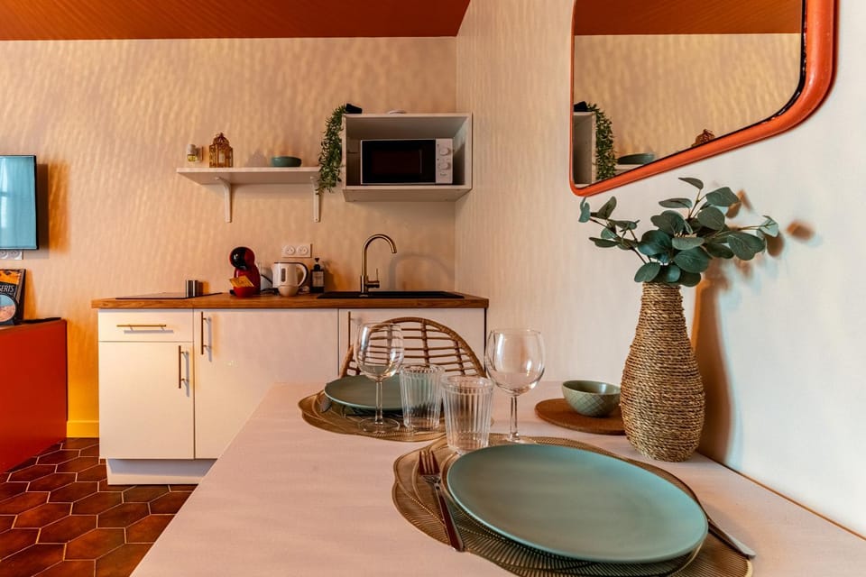Dining area, kitchen