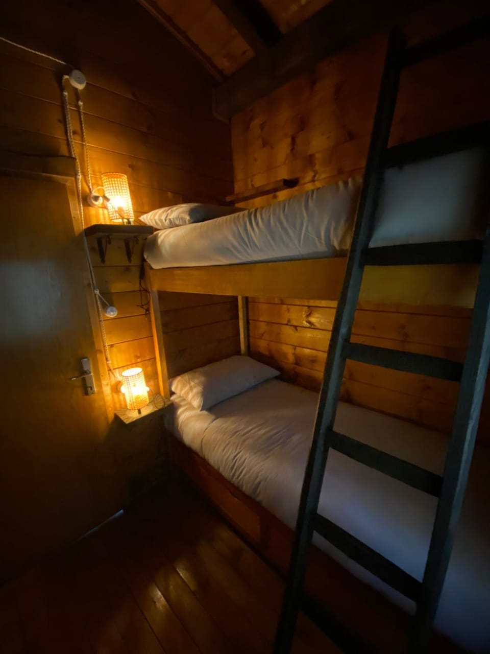 Bedroom, bunk bed