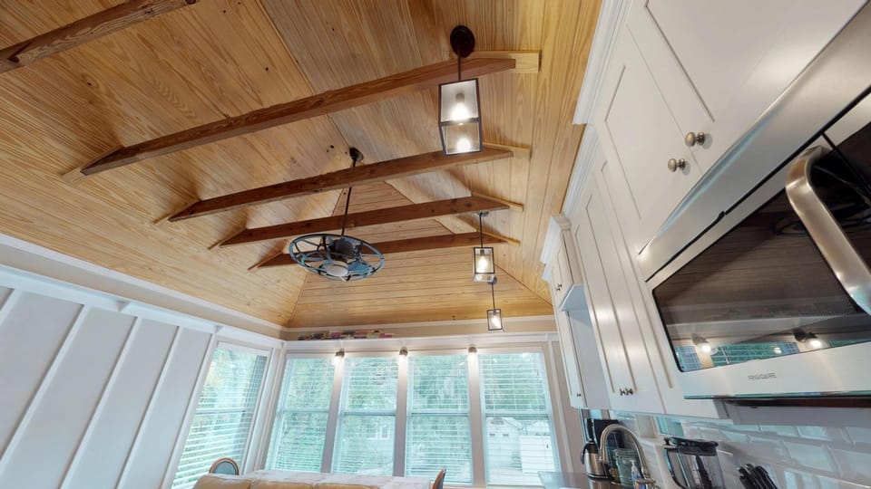Renovated Romantic Guesthouse Historic Downtown Easy Half Mile Stroll - Beach only 3 Miles! House in Saint Augustine