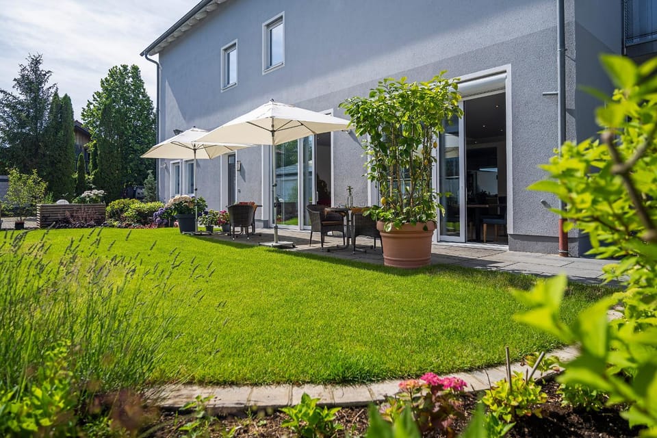 Sieben Zimmer & Ein Tisch Bed and Breakfast in Augsburg