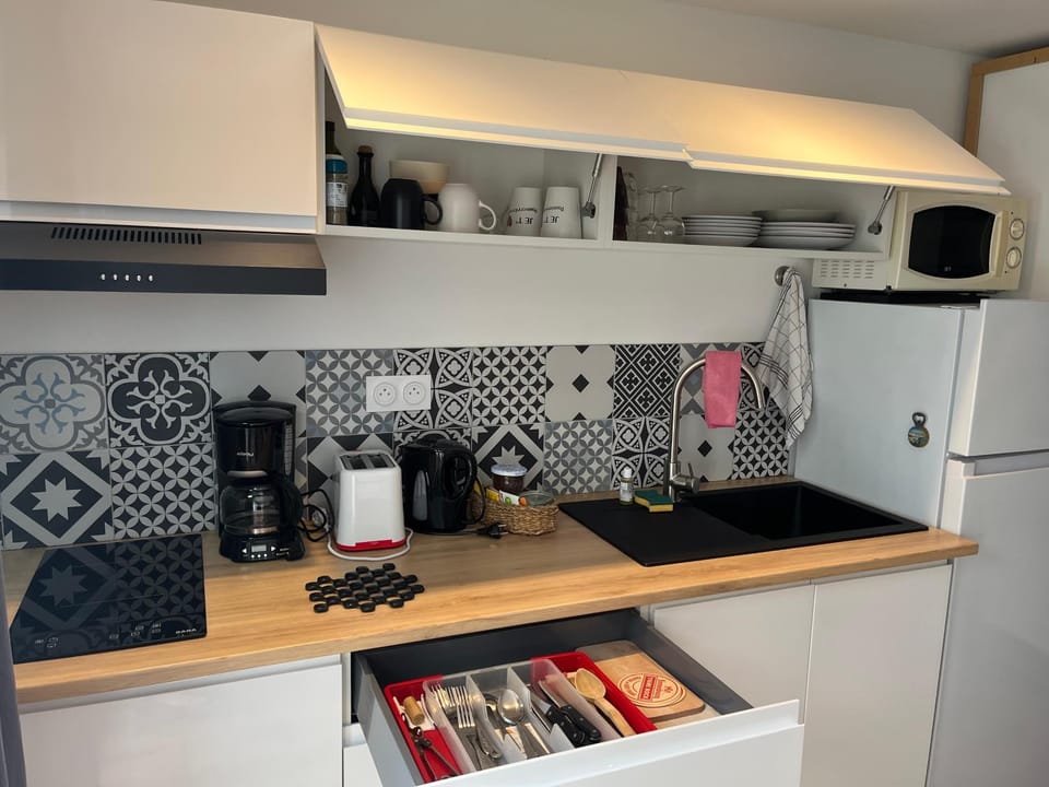 Kitchen or kitchenette