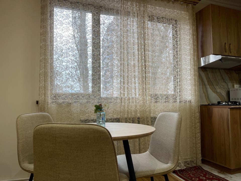 Kitchen or kitchenette, Seating area, Dining area