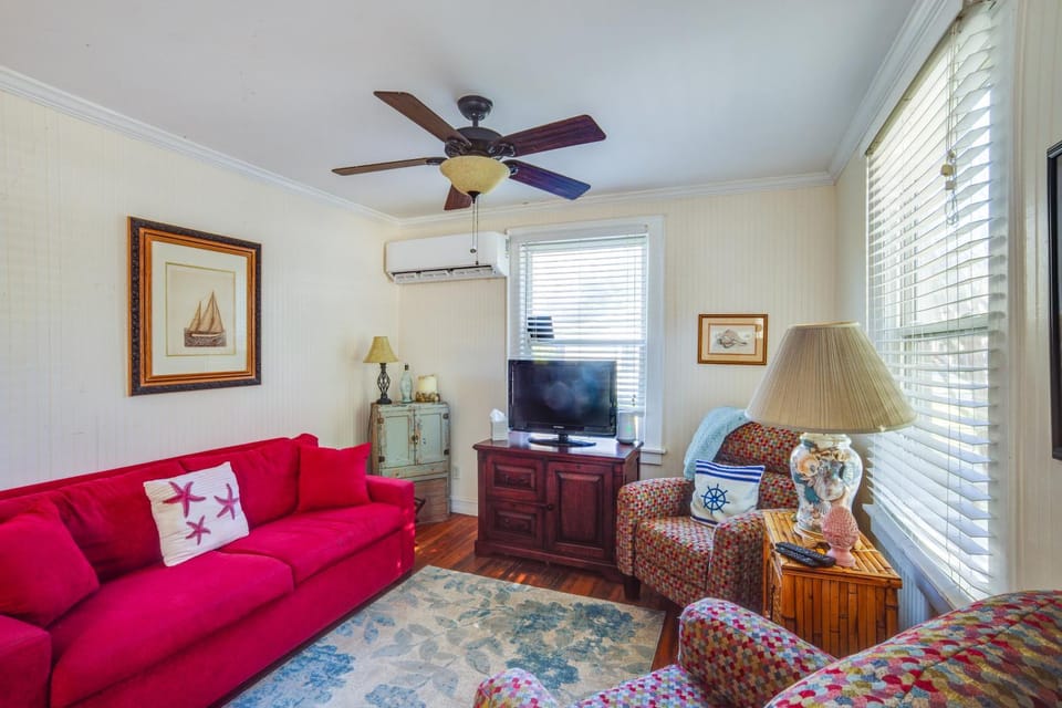5 Mi to Downtown Beaufort: Pet-Friendly Cottage! House in Port Royal