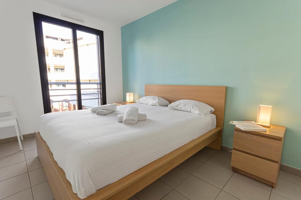 Le Sud - Quiet - Spacious - AC - Private car park - Aerodrome Apartment in Cannes