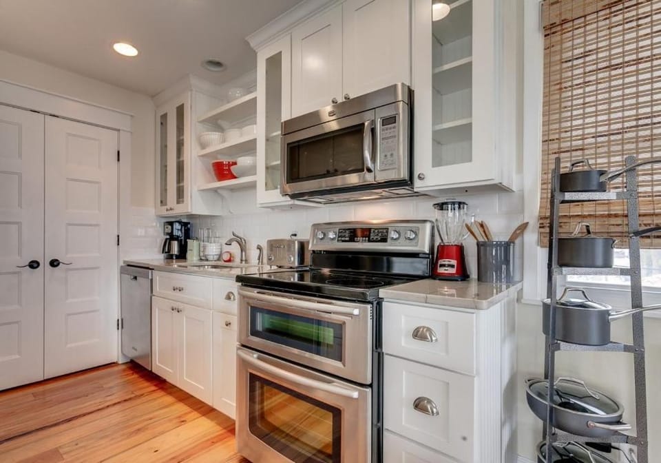 BEST BEACH Cottage Two Gorgeous Ocean Views - Renovated Like POTTERY BARN - Beach Steps Away House in Saint Augustine Beach