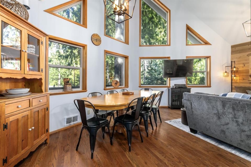 Cedar Grove Lodge | BBQ | Wifi, Hot tub, AC House in Washington