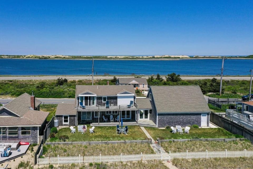 Spacious North Truro Beachfront Home House in North Truro