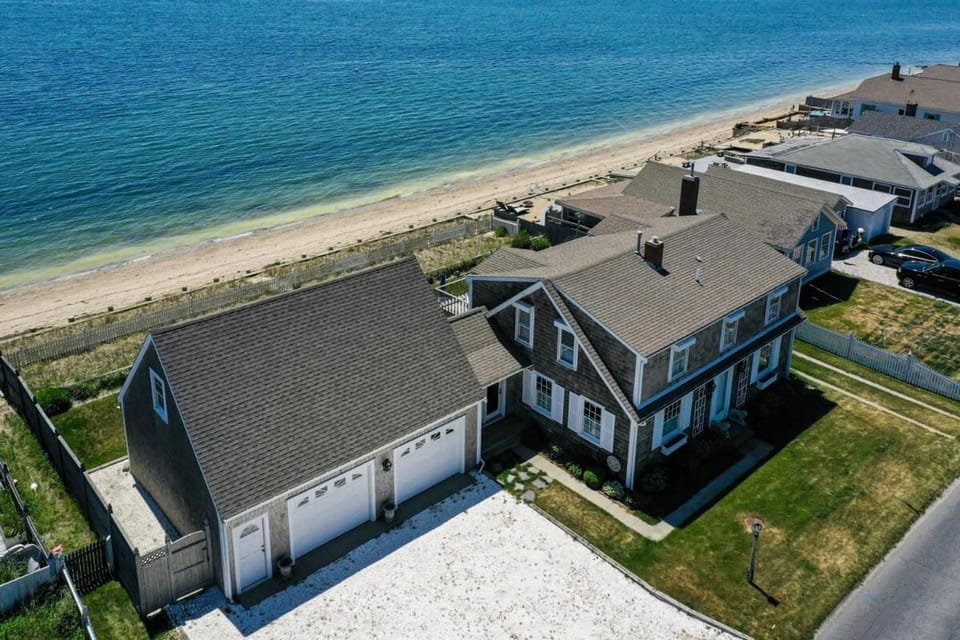 Spacious North Truro Beachfront Home House in North Truro