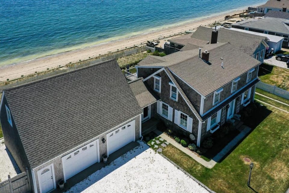 Spacious North Truro Beachfront Home House in North Truro