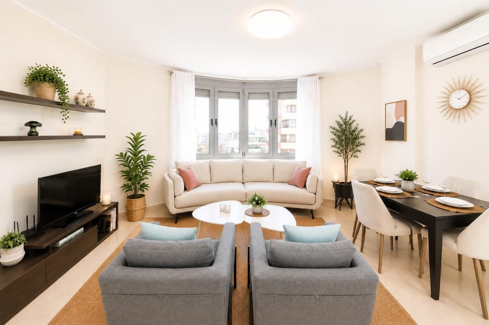 TV and multimedia, Living room, Seating area, Dining area, air conditioner