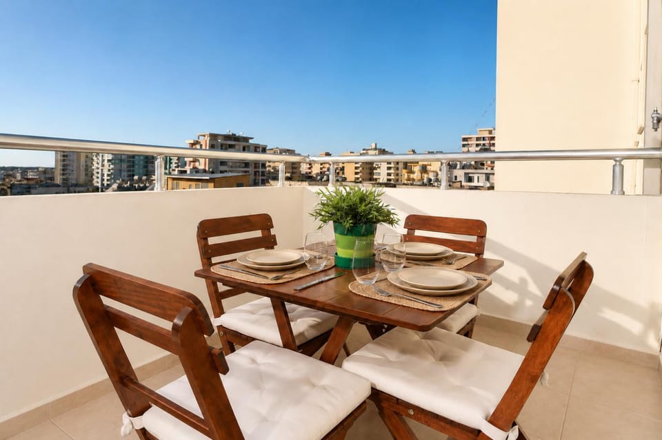 Balcony/Terrace, City view