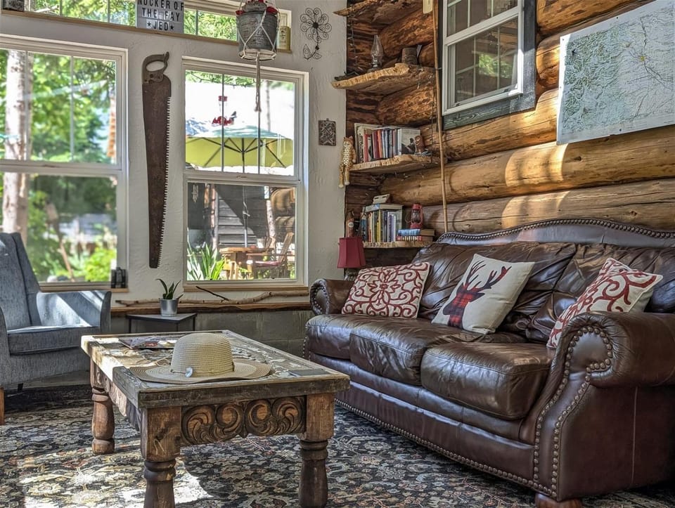 Elkhorn Lodge | Wifi, Pet Friendly, AC House in Washington