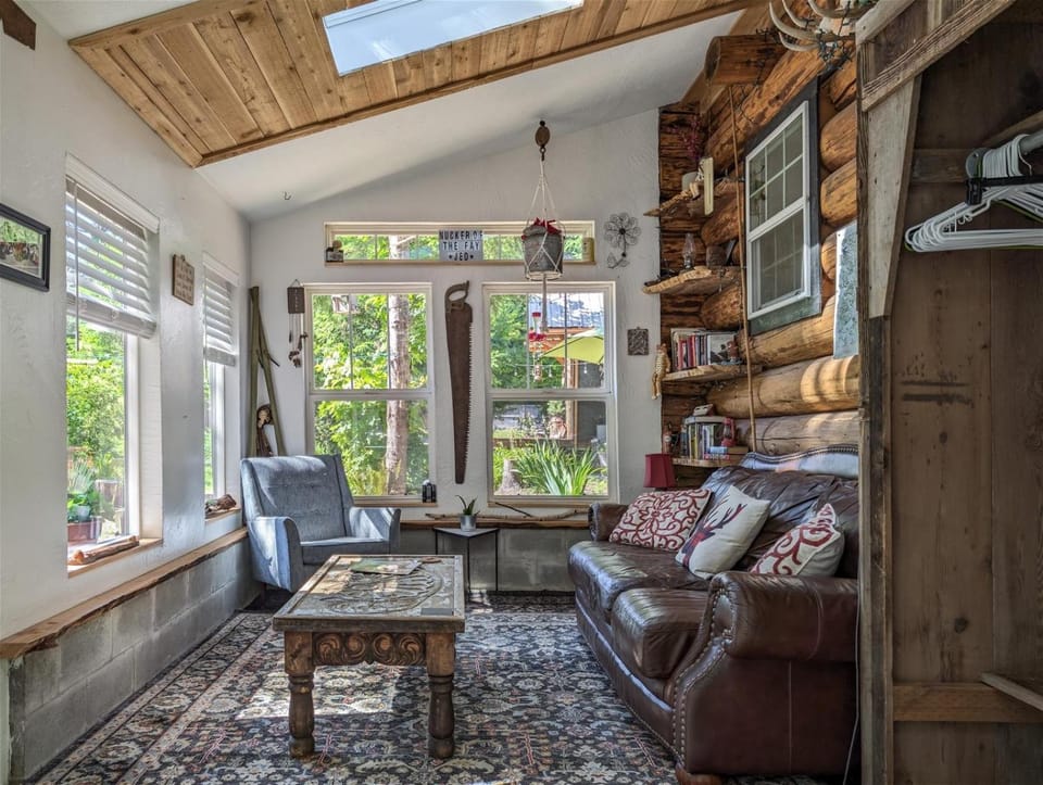 Elkhorn Lodge | Wifi, Pet Friendly, AC House in Washington
