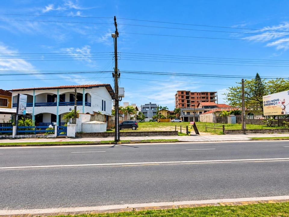 Property building, Restaurant/places to eat, Parking