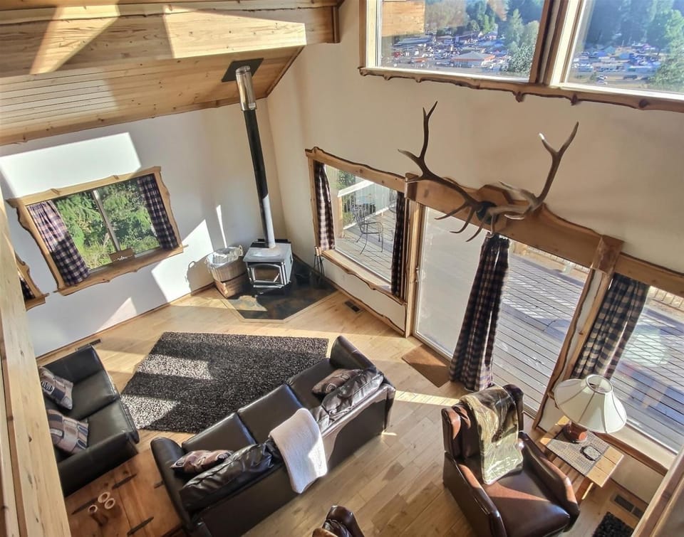 `Elk Ridge` | Hot tub, Wifi, Roku, Close to town. House in Washington